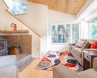 Amazing Cabin Close To Lifts, Brewery, Dining, Hiking And Biking. - Girdwood - Living room