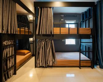 Black Pantera Hostel - Patong - Bedroom