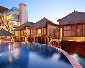 Grand Mega Resort & Spa Bali - קוטה - בריכה