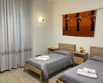 Beteya Hostel Don Bosco - Catania - Schlafzimmer