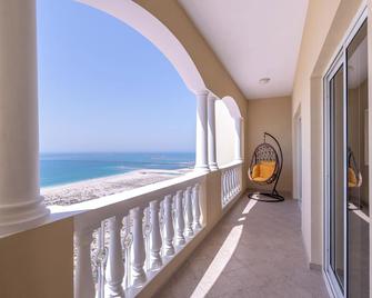 Golf Views & Spacious Balcony & Al Hamra - Ra’s al-Chaima - Balkon