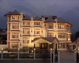 كلوب ماهندرا دهرمشالا - دهارامشالا - مبنى