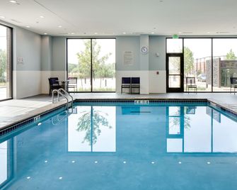 Staybridge Suites Iowa City - Coralville By IHG - Coralville - Pool