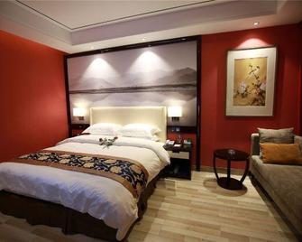 Seven Stars Holiday Hotel - Shiyan - Bedroom