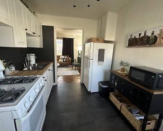 Cottage On 3rd Street - Fairfield - Kitchen