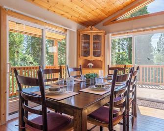 Overlook Cabin, Good View, Walk to Tahoe City, Wood Stove - Tahoe City - Comedor