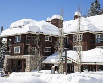 Spacious Hotel-Style Room with Valley Views - Whitefish - Building