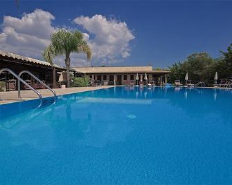 Hotel Masseria Le Pajare - Presicce - Zwembad