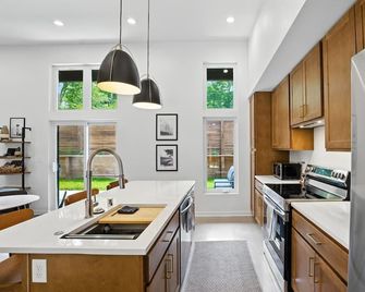 500 House - Unit D townhouse - Mequon - Küche