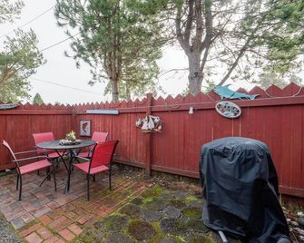 Charming Beachouse Getaway on Historic Sunset Beach - Warrenton - Patio