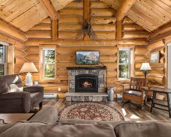 Scenic Log River View Cabin - West Glacier - Sala de estar