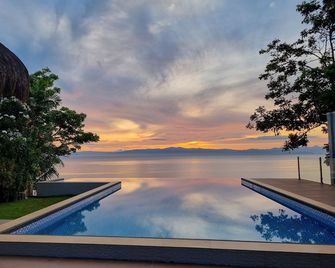 The Cliffhouse Samboan - Samboan - Piscina