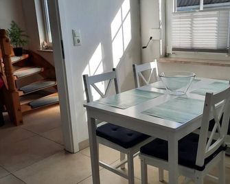 Small town holiday home Grimmen - Grimmen - Comedor