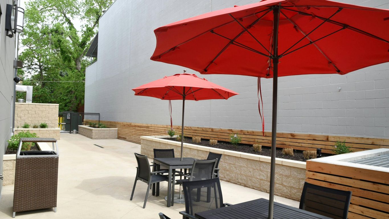 TownePlace Suites by Marriott Lawrence Downtown