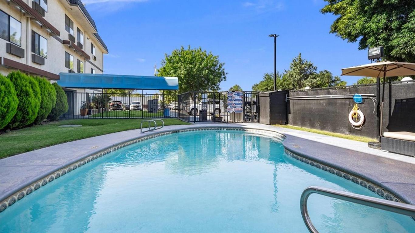 Days Inn by Wyndham Woodland