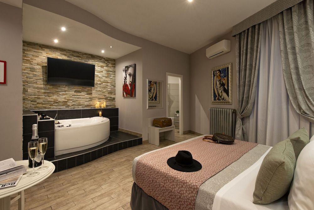 فايف روومز روم