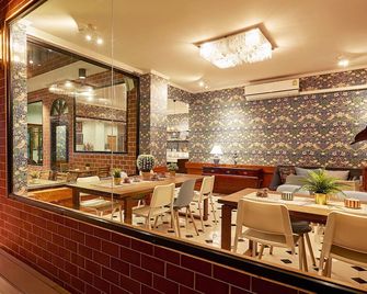 Chez Bure - Bure Homestay - קאנצ'אנאבורי - מסעדה