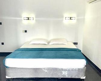 Venus Hotel - Colombo - Bedroom