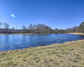 Swim, Hike and Unwind Resort Cabin in Lake Ariel! - Lake Ariel - Outdoors view