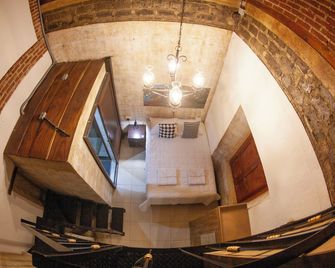 Hot Chipilin - אנטיגואה גוואטמלה - מדרגות