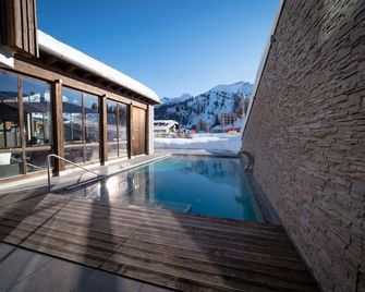 Hotel Wulfenia 4S - Adults Only - Hermagor - Piscina