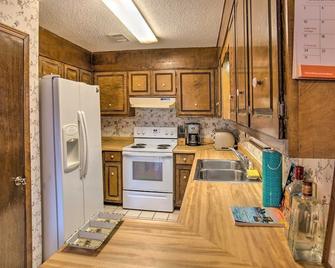 Cozy 2/2.5 Queen Master Suite with private balcony gardenview - Ferry Pass - Kitchen