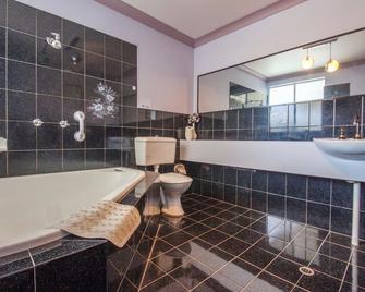 Kristie Court 2/7 Weatherly Close - Nelson Bay