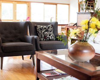 Shizuka Ryokan Japanese Country Spa & Wellness Retreat - Hepburn Springs - Living room