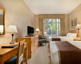 Ramada by Wyndham Nanaimo - Nanaimo - Bedroom