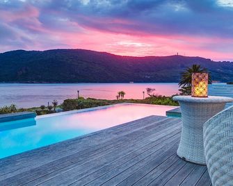 Amanzi Island Boutique Hotel - קניסנה - בריכה