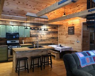 Four Season Log Cabin on Moose River - Jackman - Kitchen