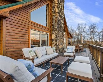 Family Friendly Retreat Near Mammoth Cave National Park. Bbq, Hot Tub, Fire Pit - Mammoth Cave - Balcony