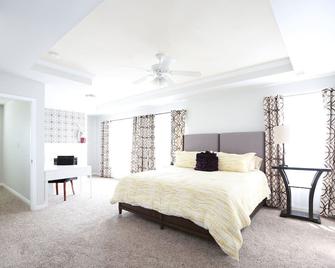 Charlotte Sanctuary Comfortable and Convenient, Fenced, Sleeps 11 - Indian Trail - Habitación