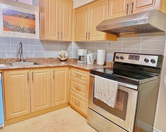 Cozy Home in Richmond Hill With Free Par - Richmond Hill - Keuken