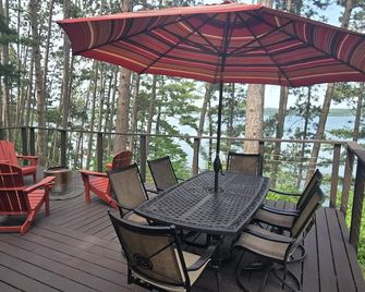 Charming Shamineau Lake Cabin - Motley - Balcony