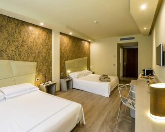 Hostellerie Du Cheval Blanc - Aosta - Bedroom