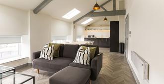Goodstay Apartments by Urban Space - Barry - Living room