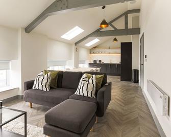 Goodstay Apartments by Urban Space - Barry - Living room