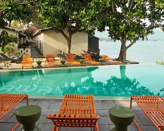 Escape Beach Resort - Ko Samui - Pool