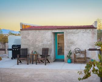 Desert Vineyard Bottling Room near Death Valley National Park - Amargosa Valley - Patio