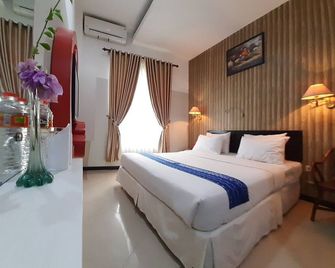 Queen City Hotel - Banjarmasin - Bedroom