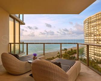 Most Luxury hotel 5 stars oceanfront w. balconies - Valet & Amenities included - Bal Harbour - Balkon