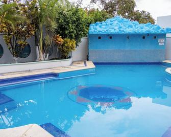 OYO Hotel Marías,aeropuerto Internacional De Chetumal - Chetumal - Zwembad