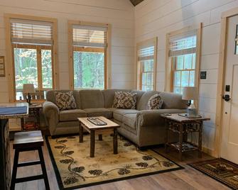 Brand new cabin in the Adirondacks near Whiteface Mountain! - Wilmington - Huiskamer