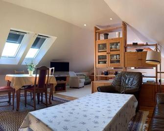 House behind the silver fence - vacation apartment/2 bedrooms/shower, WC - Mölln - Essbereich