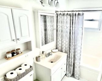 This house is a 2 bedroom(s), 1 bathrooms, located in Marion, IN. - Marion