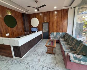 Hotel Ishwar Palace - Khātu - Front desk