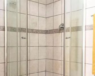 15 @ Porter Guesthouse - Port Shepstone - Koupelna