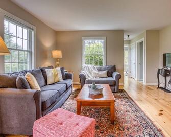 Little House in the Woods by Evergreen Home - Sheffield - Living room