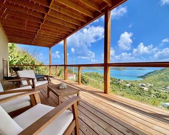New home, Privately nestled w/ your own pool and spectacular views! Backup Power - Saint John - Balcón